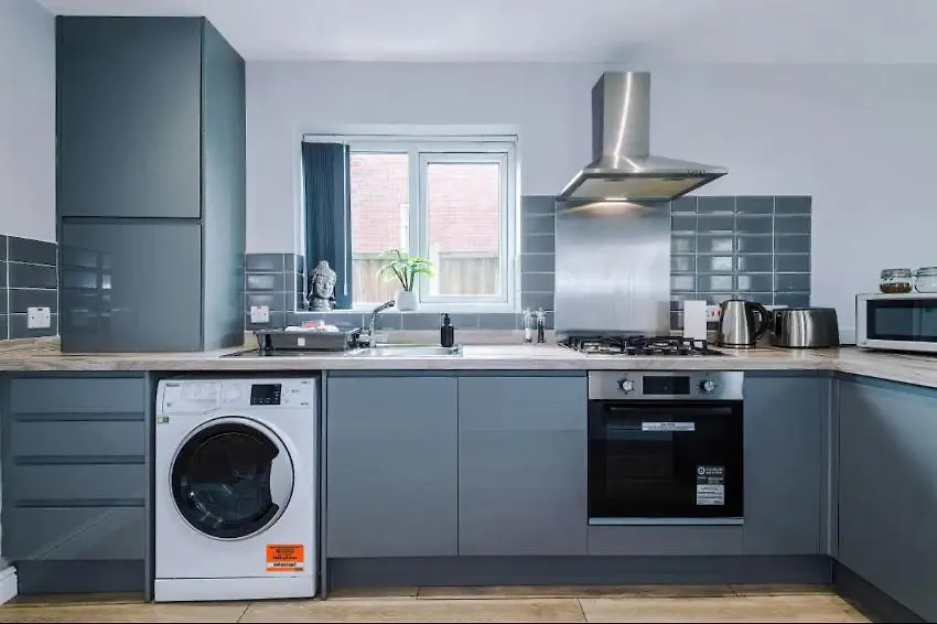 Lux 3 Bed 10 Mins From Centre - Parking & Netflix-1