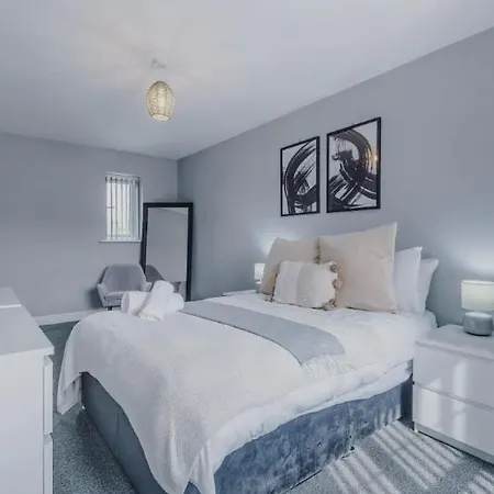 Lux 3 Bed 10 Mins From Centre - Parking & Netflix-2