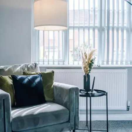 Lux 3 Bed 10 Mins From Centre - Parking & Netflix-3